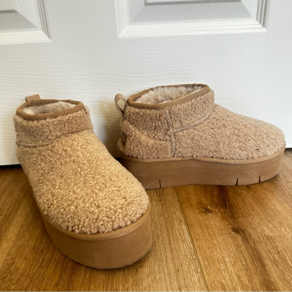 Cozy Tan Platform Slippers Sherpa 6.5 - Picture 2 of 7